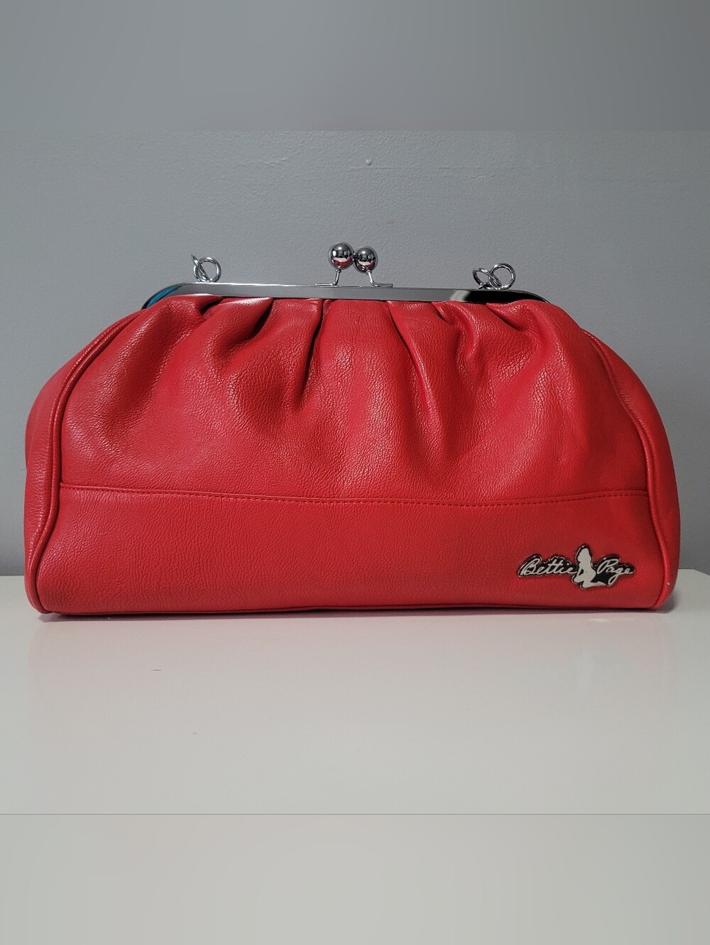 Sourpuss Bettie Page Teaserama Kiss Lock Bag, VGUC